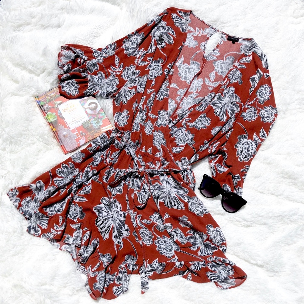 ✨SOLD✨WHO WHAT WHERE Orange Rust Floral Romper